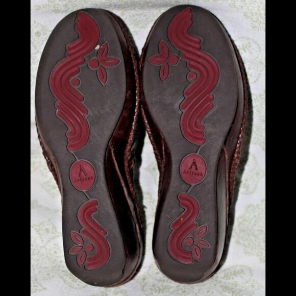 Clarks Artisan Collection Size 7 M Women's Clog Shoes Dark Brown Slip On Leather - Picture 9 of 9